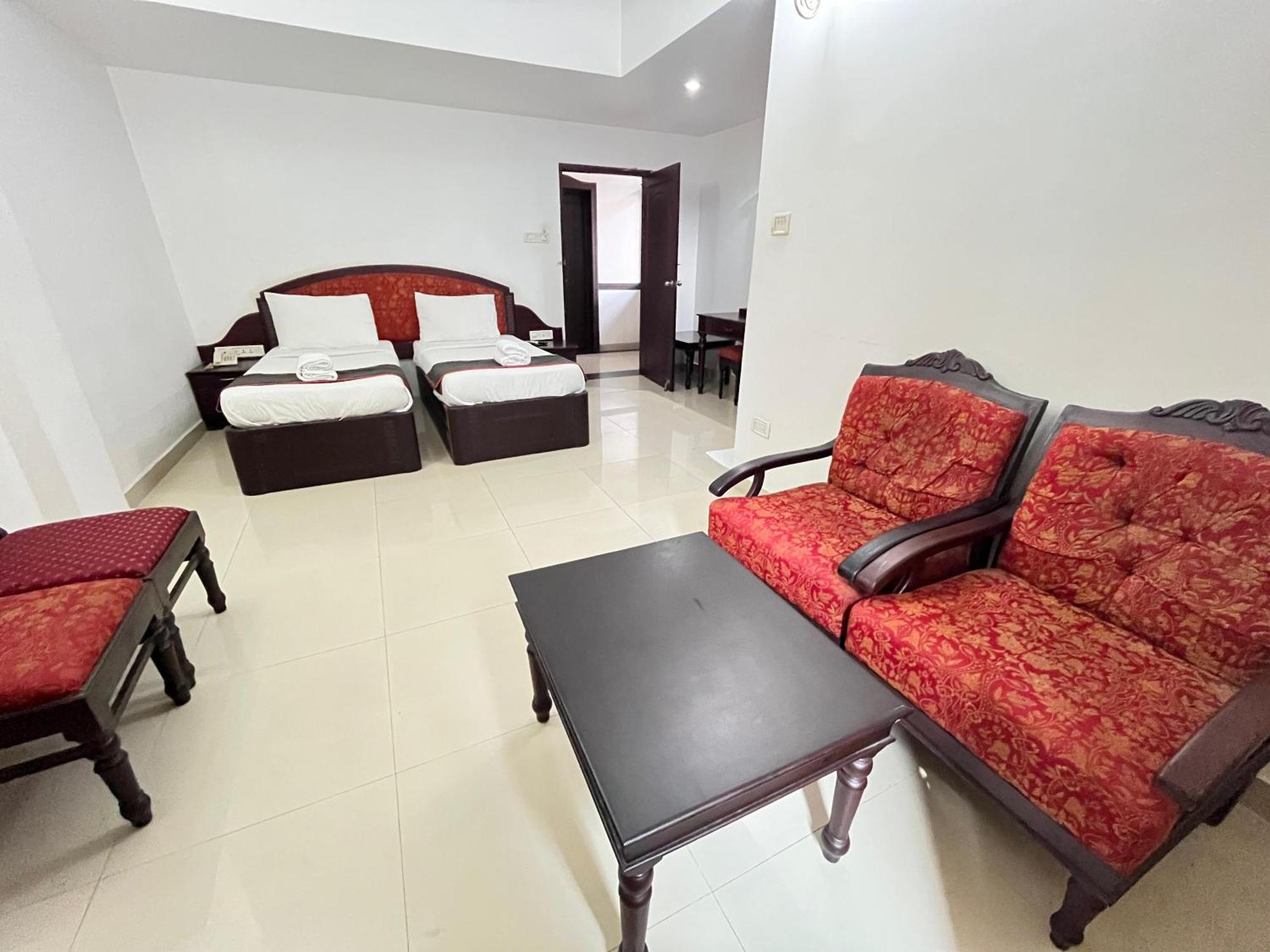Gee Bee Palace Angamaly Exterior foto